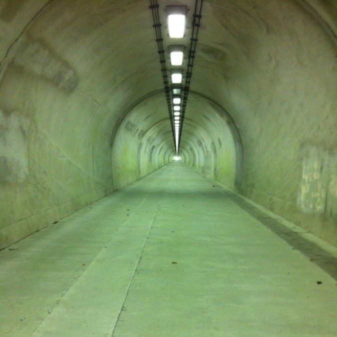 歩行者専用トンネル