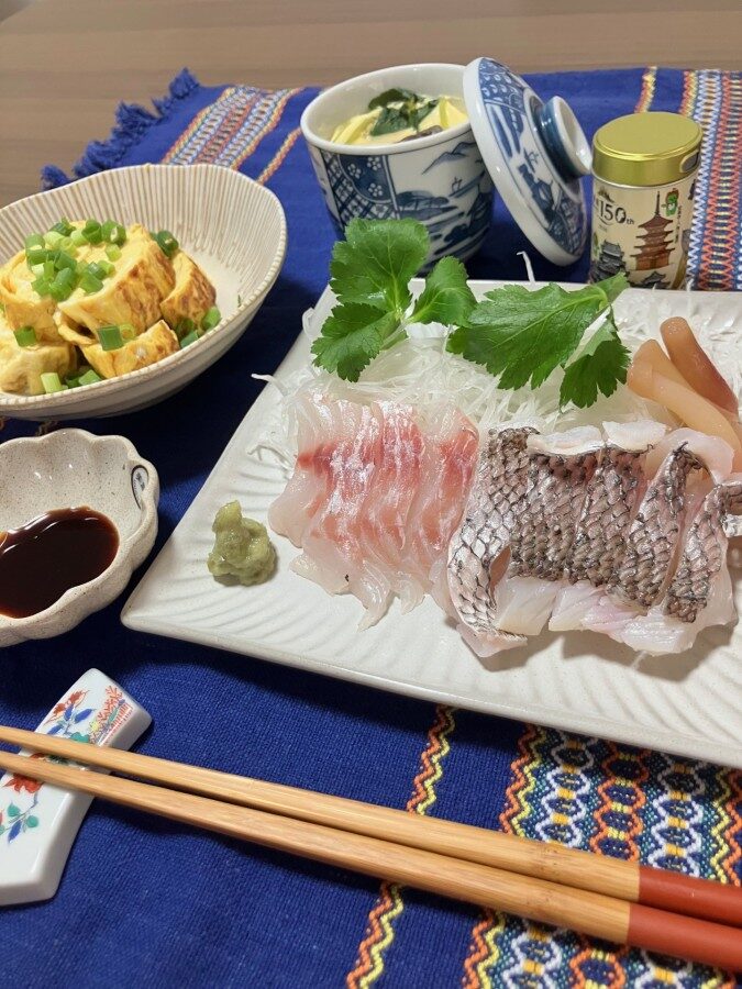 夕食例：愛媛県産真鯛、手作り茶碗蒸し
